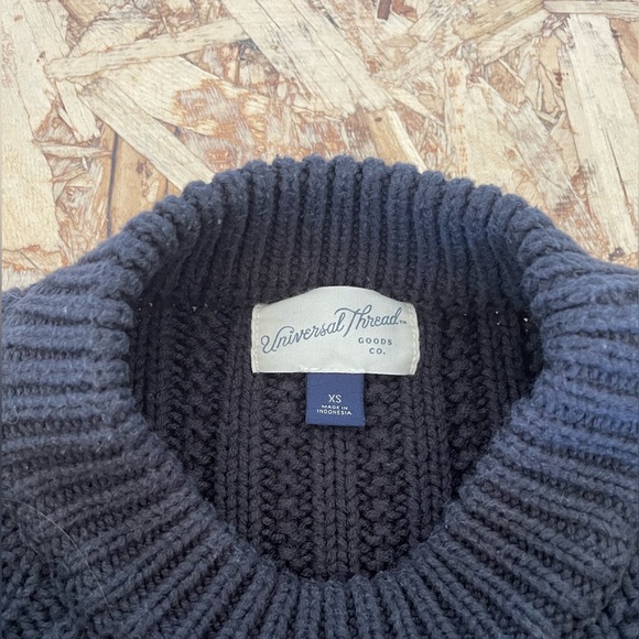 Universal Thread Sweater - Picture 4 of 4